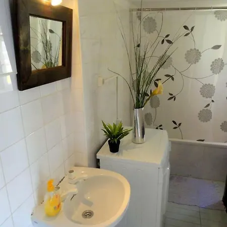 Principe Real - 2 Bedroom With Terrace Apartment