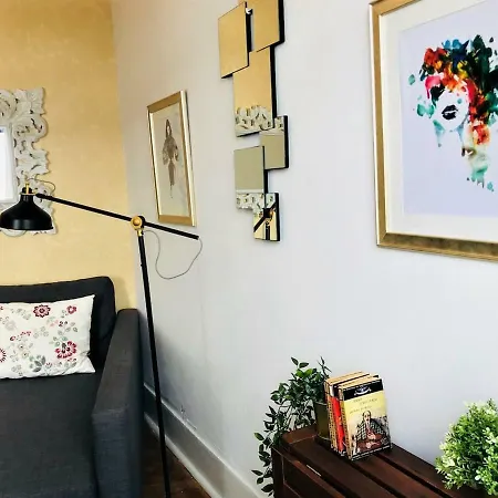 아파트 Principe Real - 2 Bedroom With Terrace 리스본